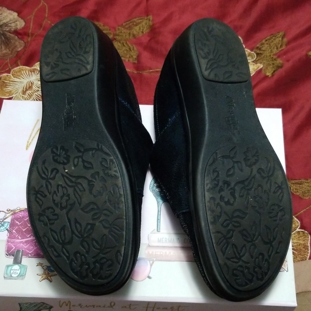 Shoe - Picture 3 of 5